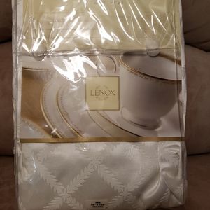 Lenox white Tablecloth